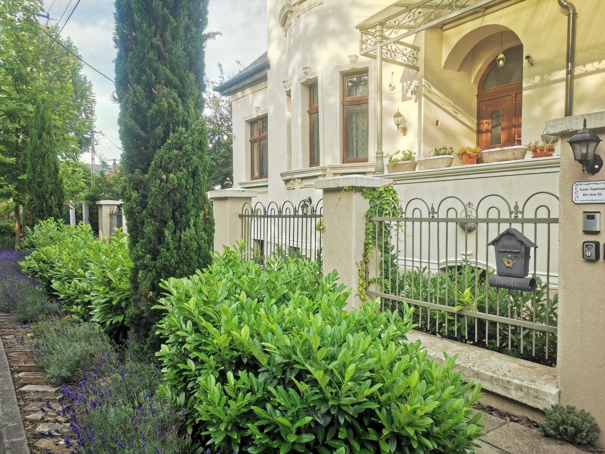 Kuria Apartman With Private Jacuzzi And Pool Budapest Eksteriør billede