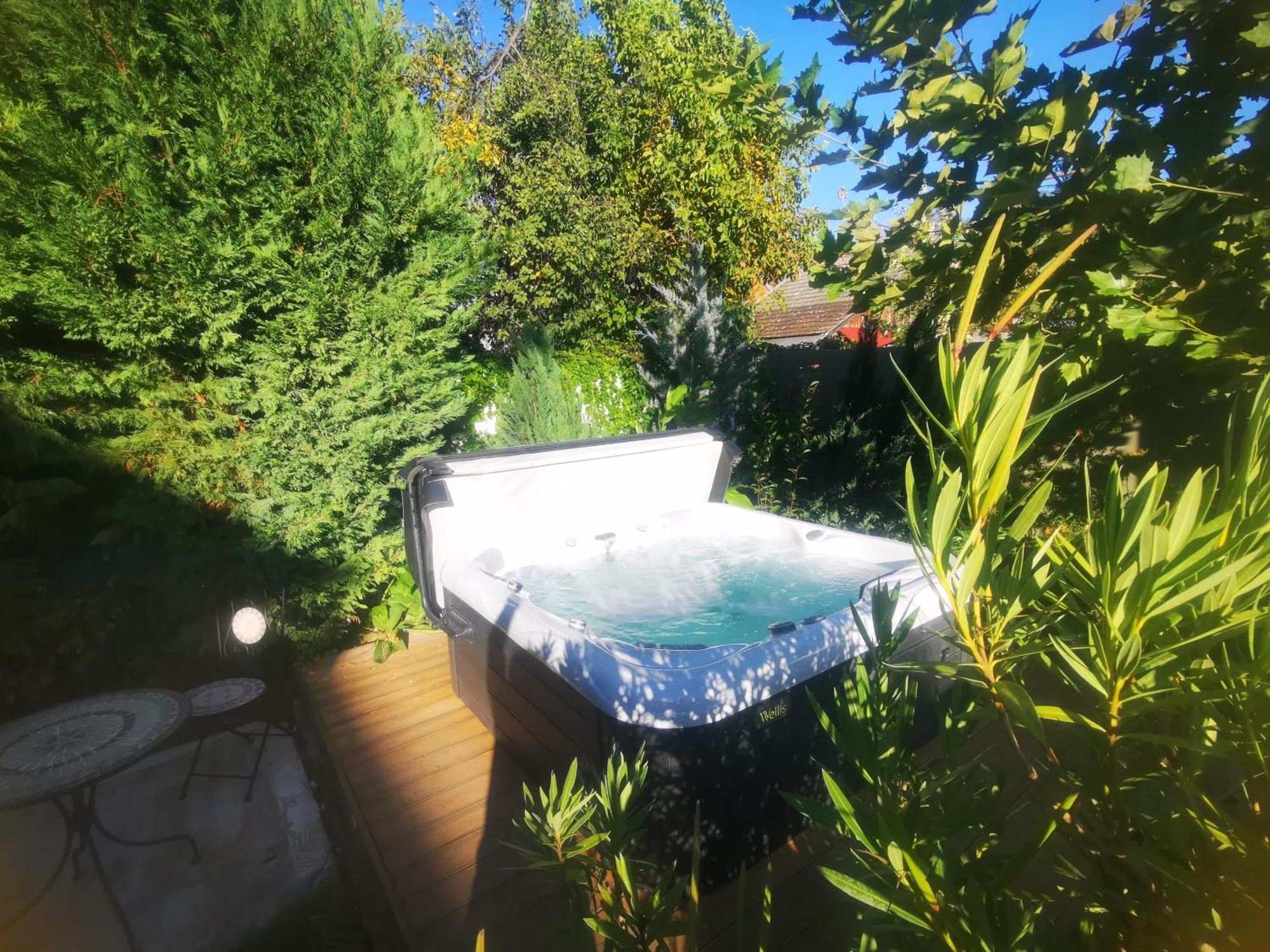 Kuria Apartman With Private Jacuzzi And Pool Budapest Eksteriør billede